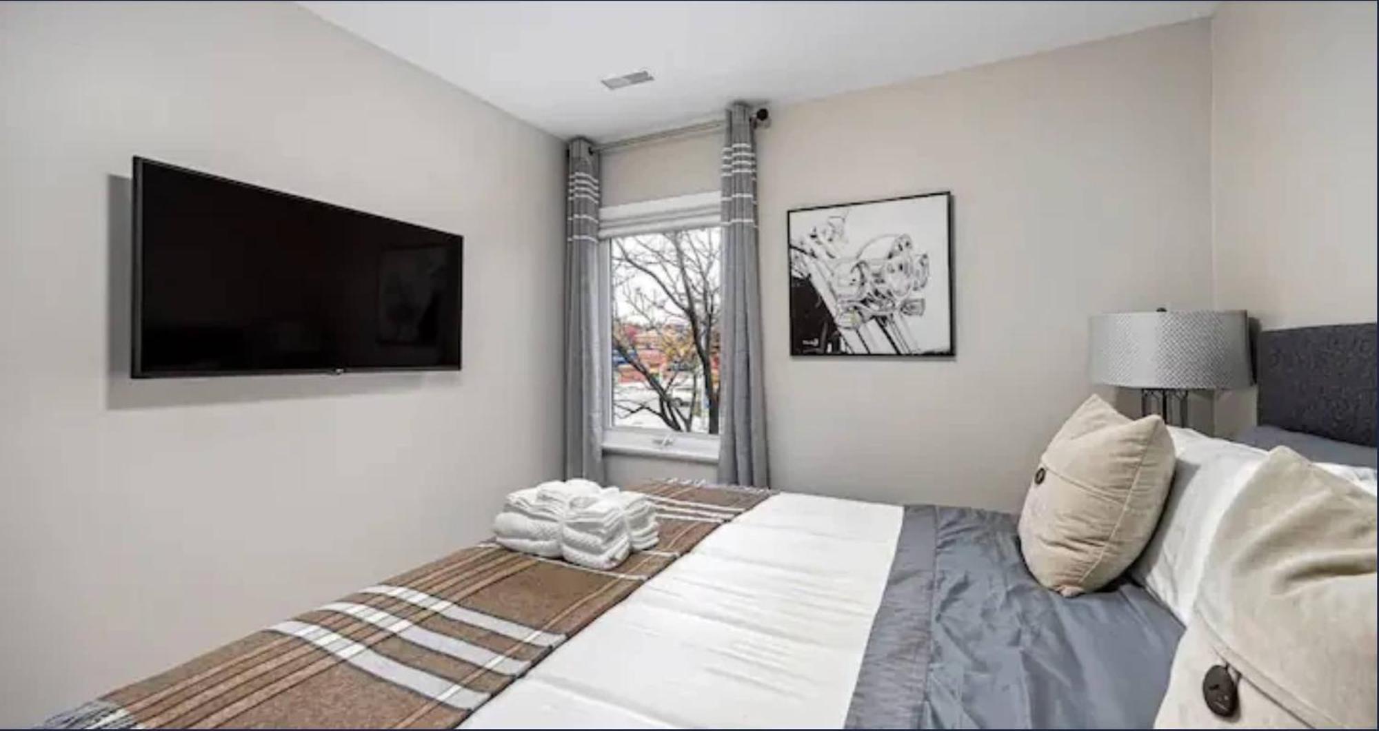 Casa St Clair - Suite -Style Suite W Lrg Patio Toronto Exteriör bild