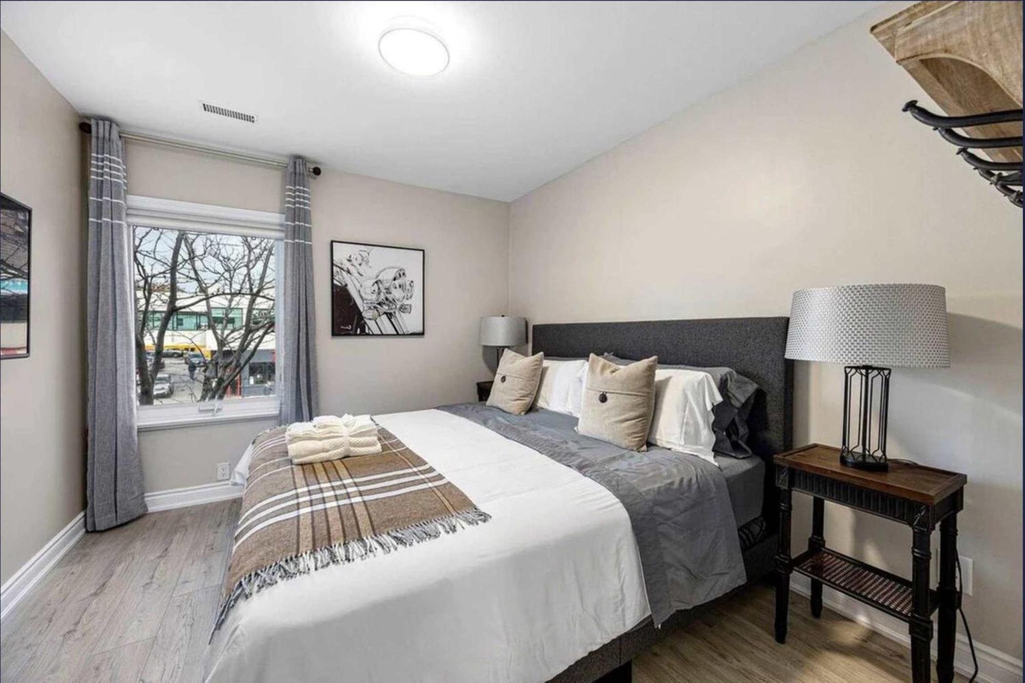 Casa St Clair - Suite -Style Suite W Lrg Patio Toronto Exteriör bild